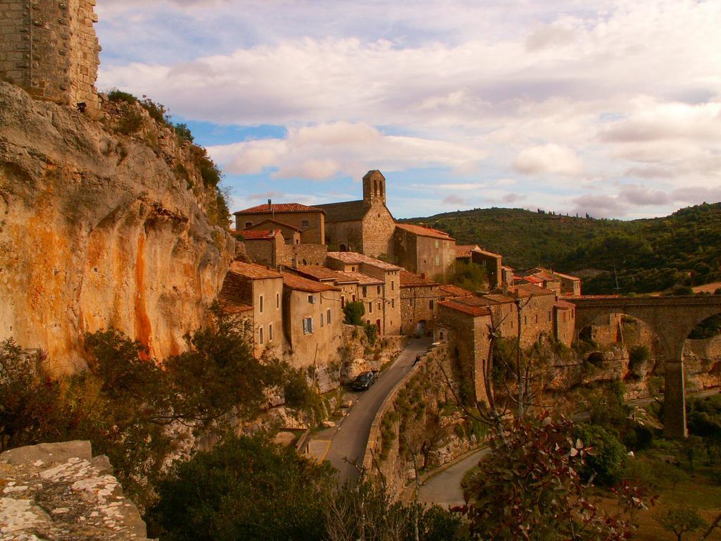 Le Gite Des Remparts Villa Ginestas Екстериор снимка